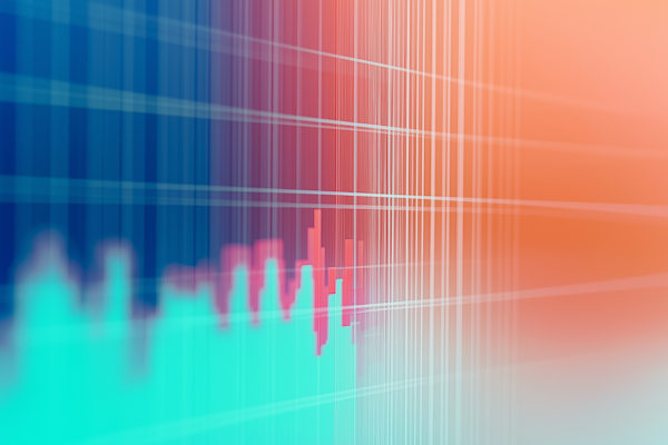 Finanzexperten bei der Analyse von Investment-Strategien und Marktdaten